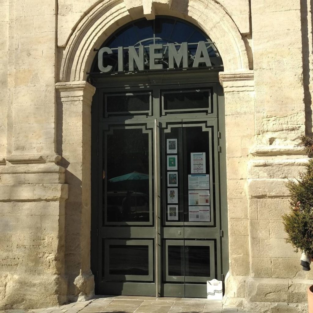 Reconstruction de la porte du cinéma de Forcalquier